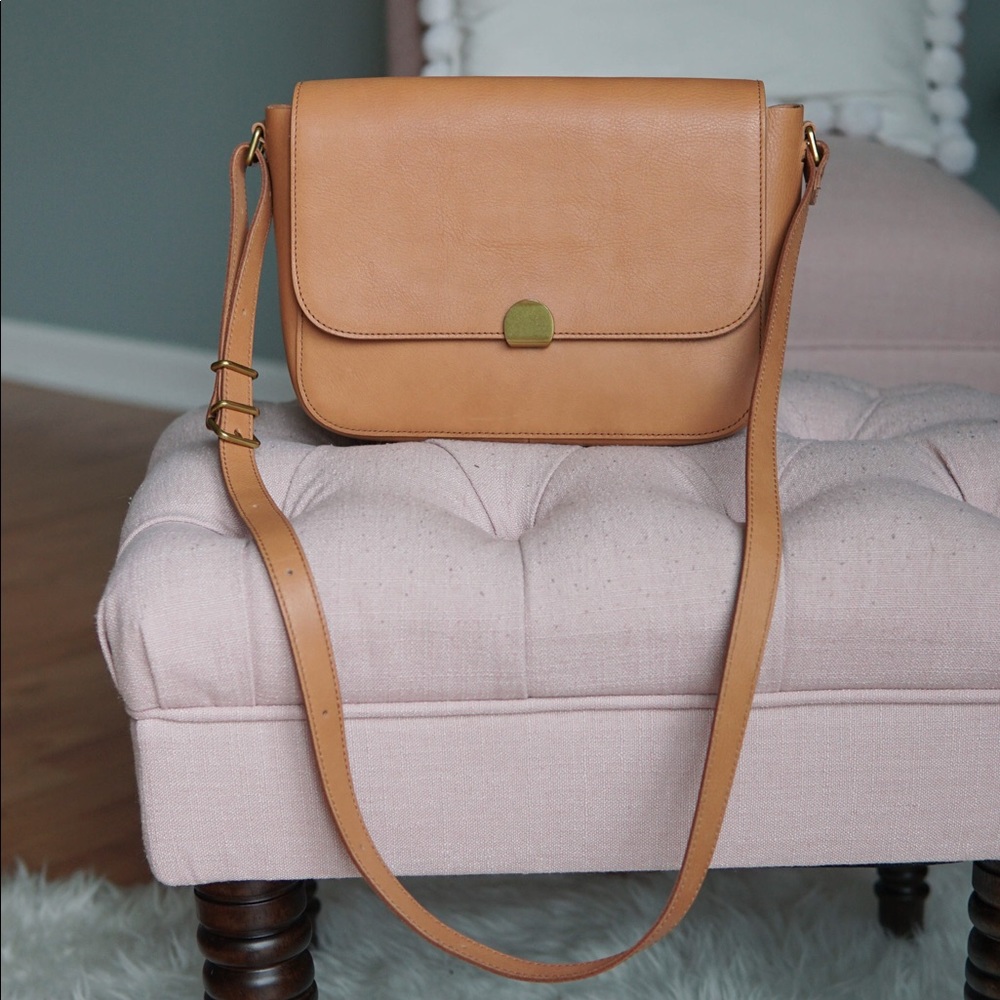 Madewell Abroad Shoulder Bag in Desert Sand